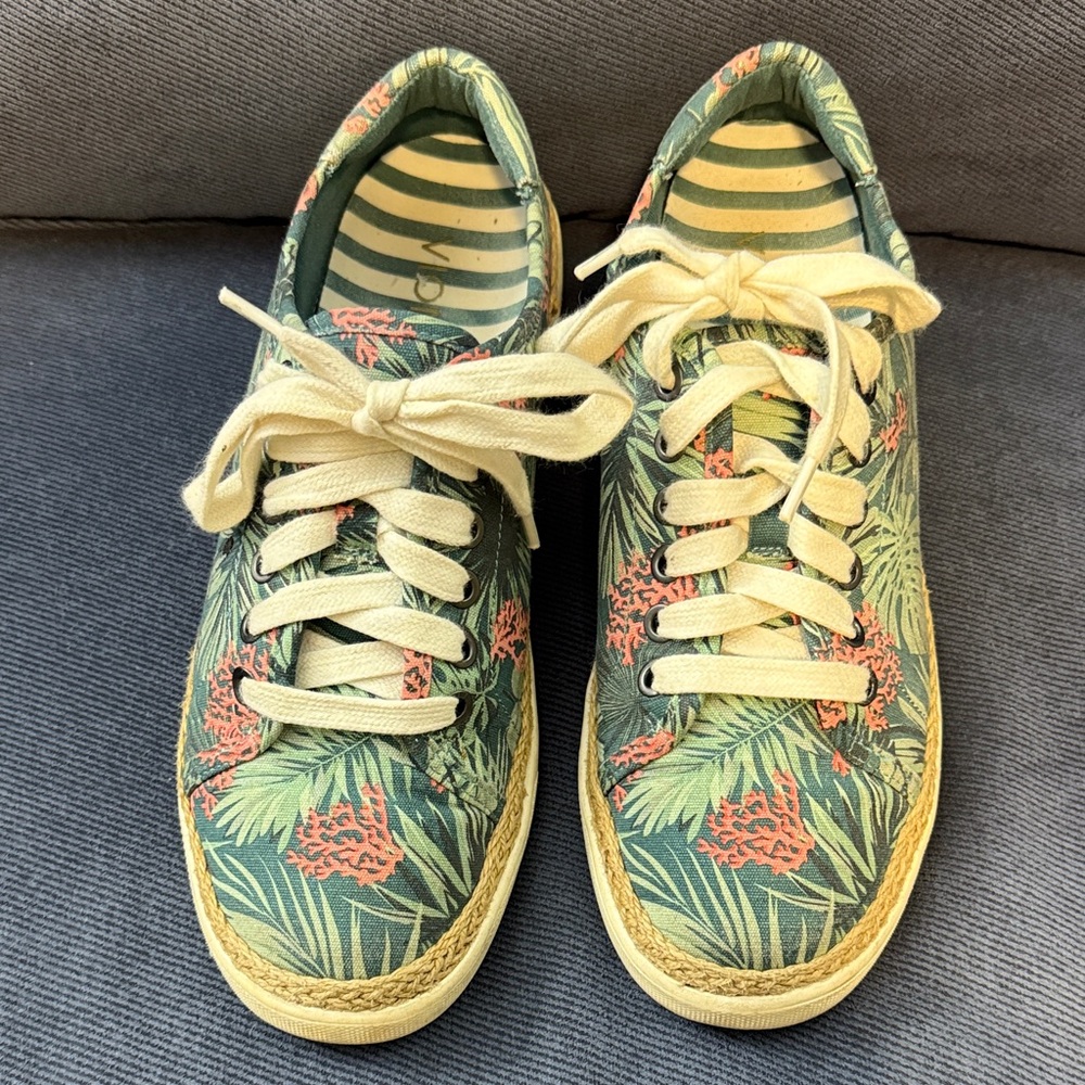 Vionic Tropical Print Sneakers